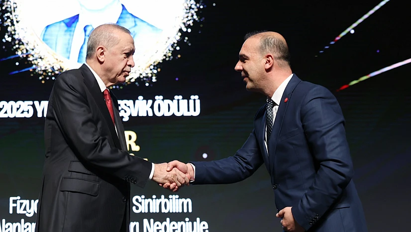 Prof. Dr. Suat Tekin, Cumhurbaşkanından ödül aldı