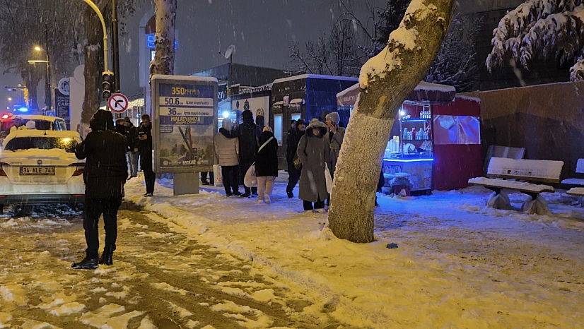 Seyyar Satıcı Önünde Bıçaklı Olay: 1 Kişinin Durumu Kritik