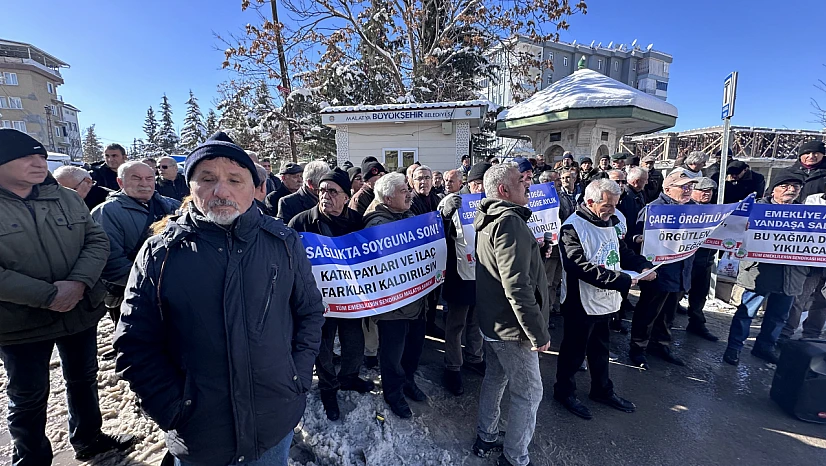 Tüm Emeklilerin Sendikası üyeleri hükümet politikalarını protesto etti