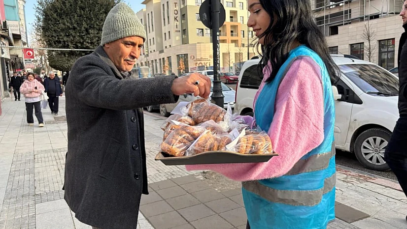Ülkü Ocakları Asena Birimi'nden Kandil İkramı