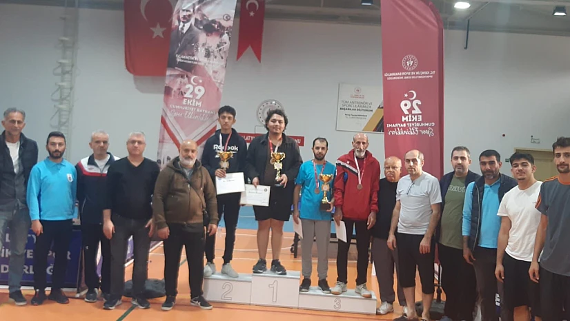 Yakınca Spor Salonu'nda Masa Tenisi Heyecanı