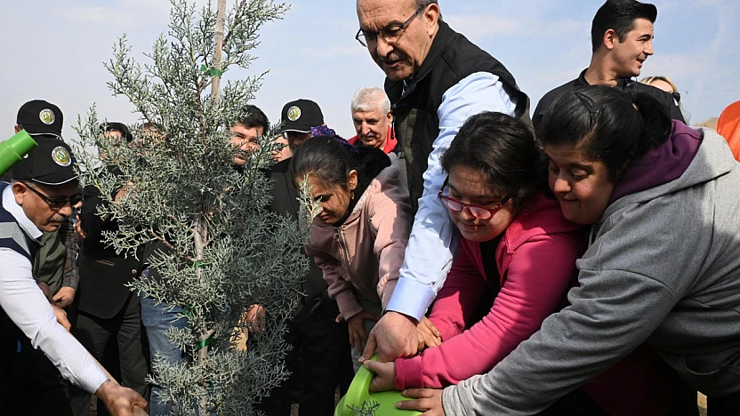 '11 Kasım Milli Ağaçlandırma Günü'nde 2 bin 200 Fidan Toprakla Buluştu
