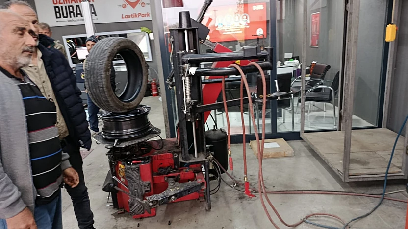 15 Kasım Yaklaşıyor: Darende'de Araç Sahipleri Lastik Değişimine Akın Etti