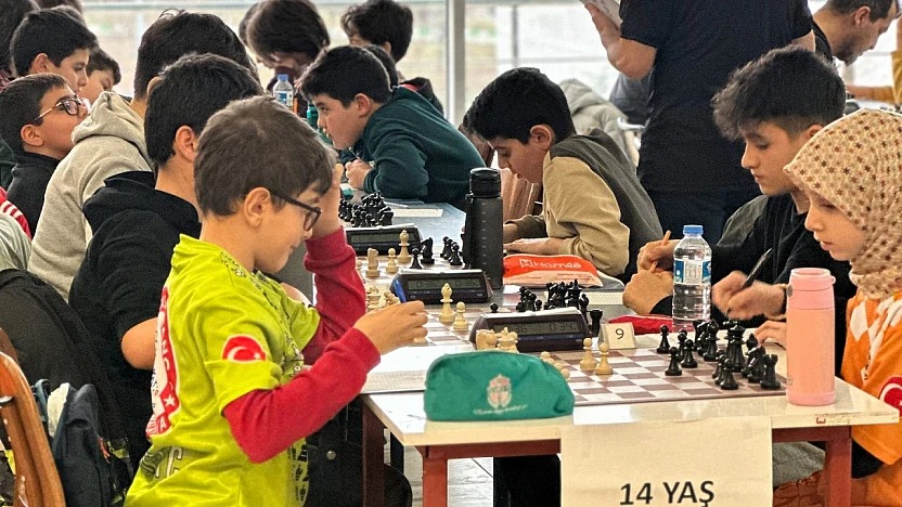 95. Yıla Özel Satranç Turnuvasında Kıyasıya Rekabet