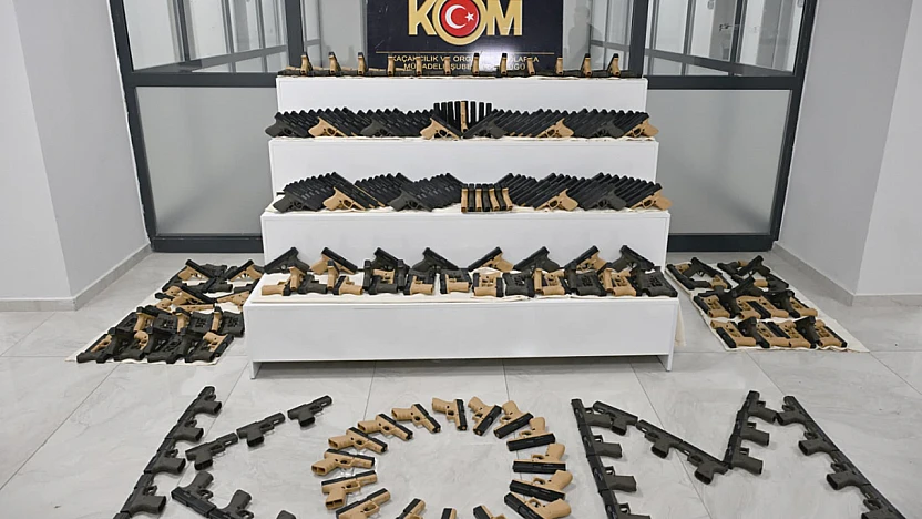 Adıyaman'da Silah Dönüştürme Operasyonu: 2 Gözaltı, Bin Tabanca Ele Geçti