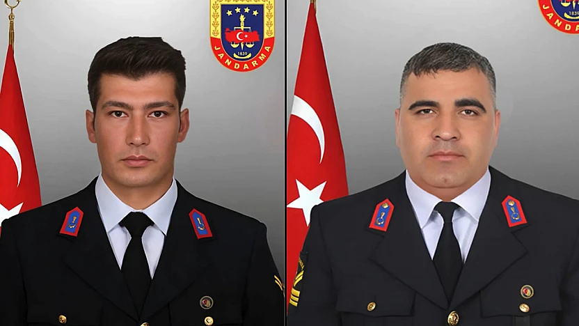 Aksaray'da Jandarma Minibüsüne Arkadan Çarpan Araç Felakete Yol Açtı