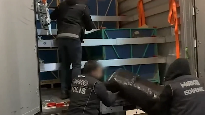 Ali Yerlikaya Duyurdu: Kapıkule'de 240 Kilogram Skunk Yakalandı