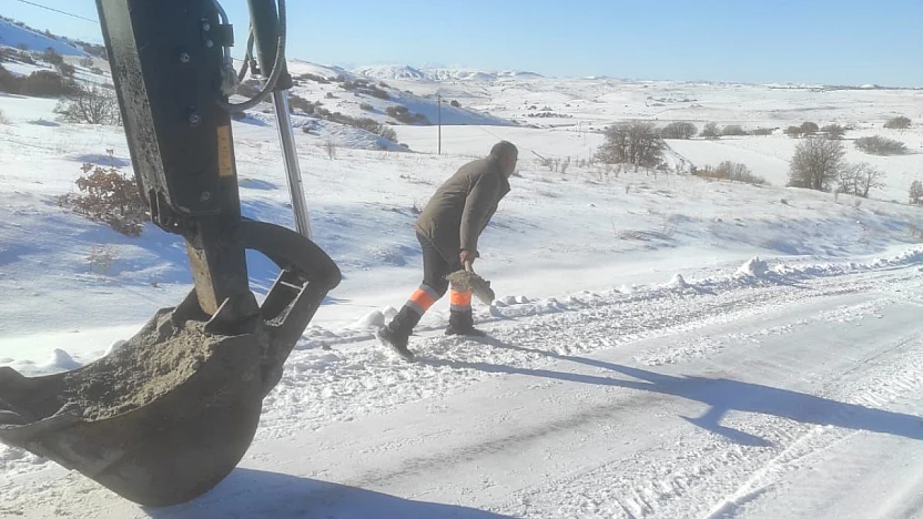 Arguvan'da karla mücadele sürüyor