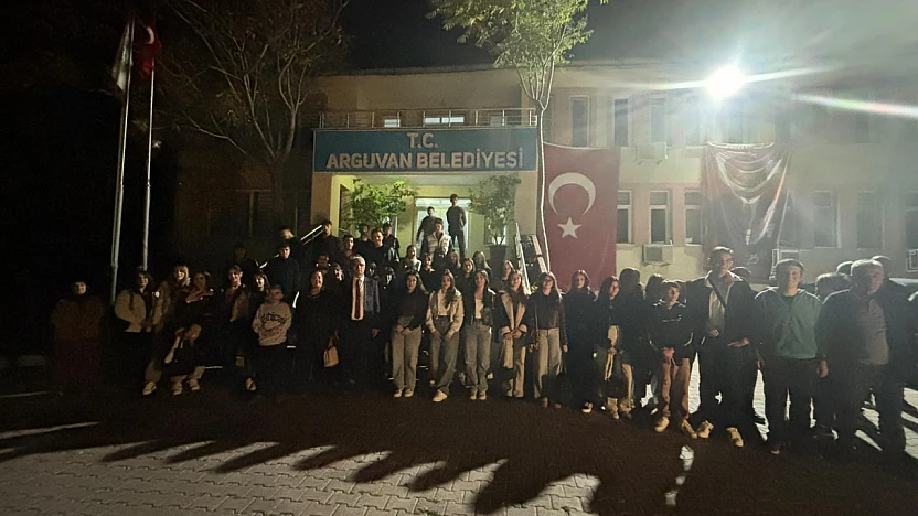 Arguvanlı Gençler 29 Ekim'i Ankara'da Kutladı