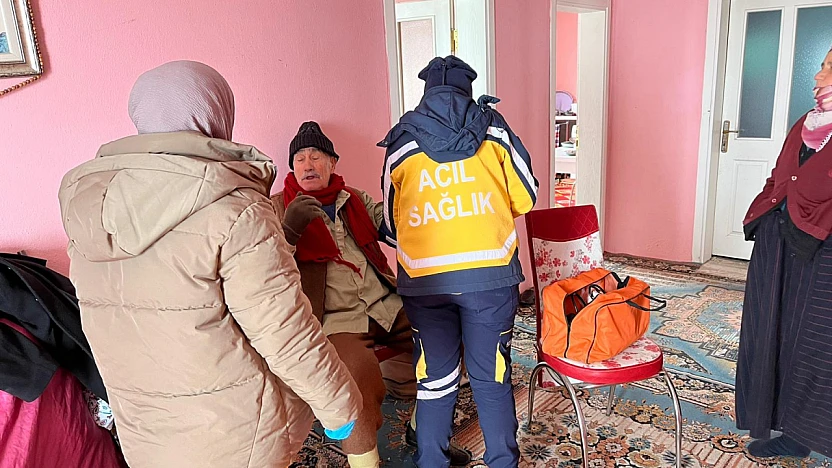 Battalgazi Belediyesi Ekipleri Sağlık Çalışanlarını İş Makinesiyle Hastaya Ulaştırdı