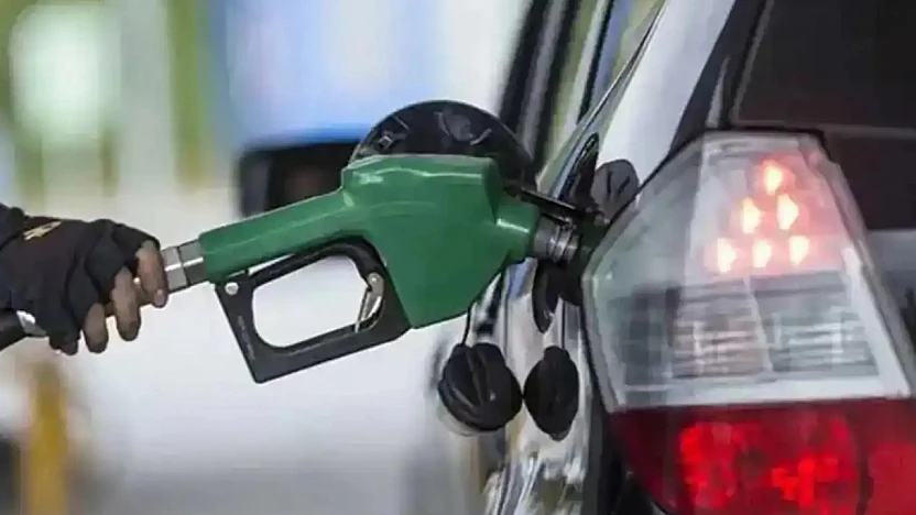 Benzinin litre fiyatına 2,02 liralık indirim