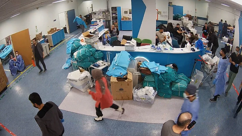 Beyaz Önlüklü Kahramanlar Kamerada: Depremde Sedyeye Atladılar