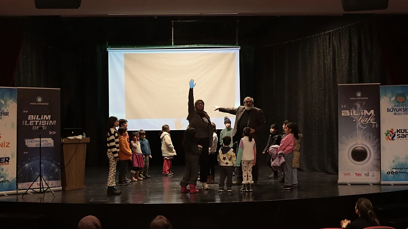 Bilim Her Yerde: Malatya'da Aileler Kafede Uzayın Kapılarını Araladı