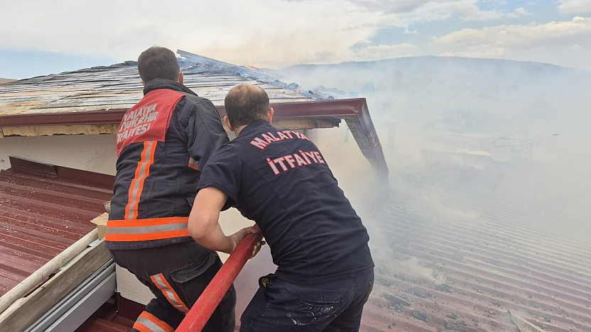 Darende'de İnşaatta Yangın: Can Kaybı Yok, Maddi Hasar Var