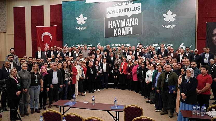 Davutoğlu: 'Türkiye Büyük Bir Güven, Ahlak ve Yönetim Krizi Yaşıyor'