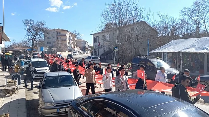 Dilek Mahallesi'nde Bayrak Sevgisi Sokaklara Taştı