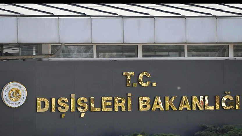 Dışişleri Bakanlığı: Teknelerdeki vatandaşlarımızın durumu yakından takip ediliyor