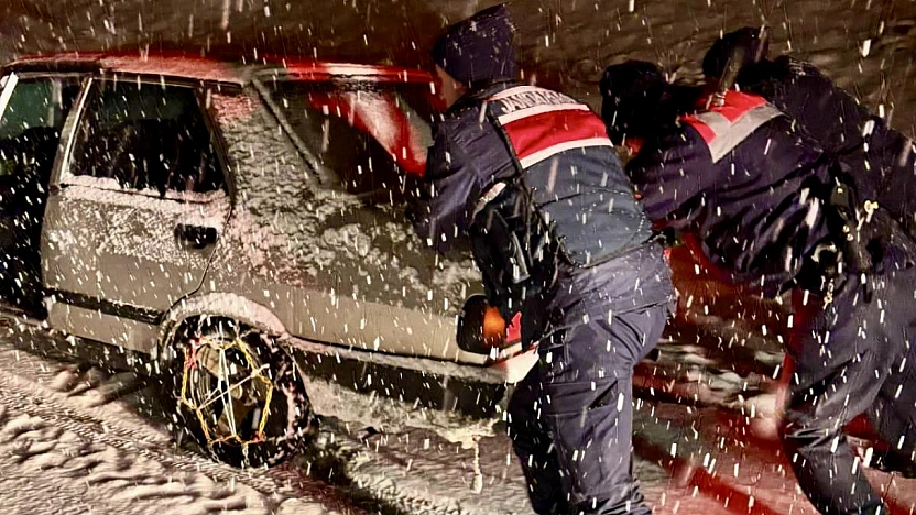 Doğanşehir'de Kar Alarmı: Jandarma Sahada Teyakkuzda