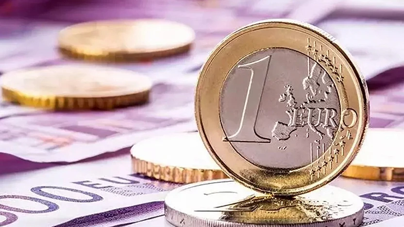 Dolar ve Euro Haftanın Son İşlem Gününe Yükselişle Başladı