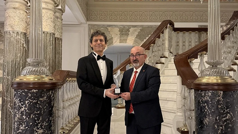 Egeyön'den Akif Manaf'a Anlamlı Takdir