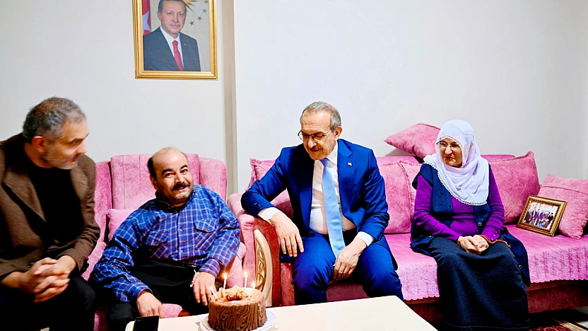 Engelli Birey Abdullah Muhan'a Anlamlı Doğum Günü Sürprizi