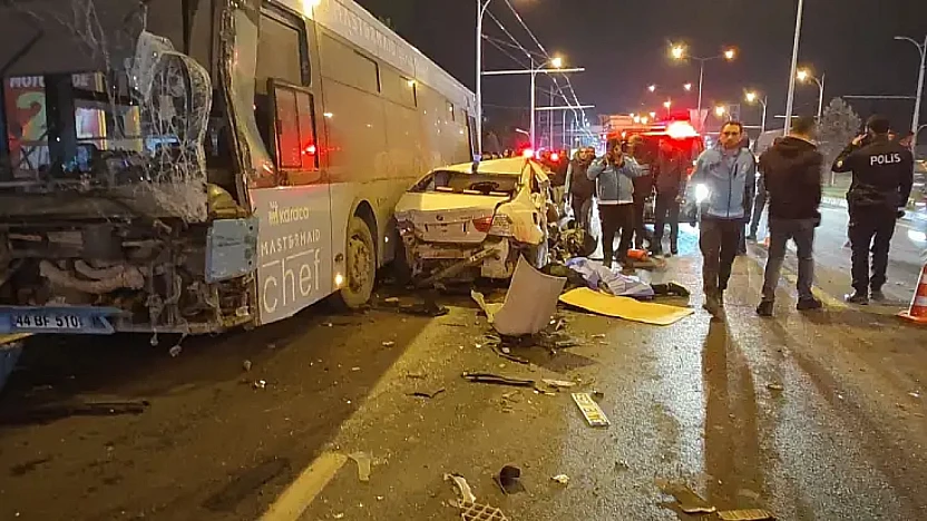 Feci kaza! İki genç yaşamını yitirdi, üç yaralı hastanede