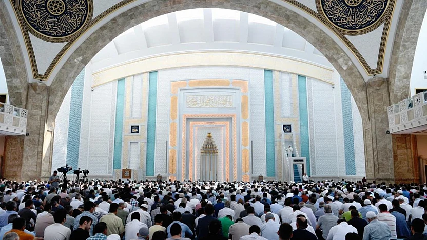 Hutbede Mesaj: Aile, İlahi Rahmetin Yeryüzündeki Tecellisi