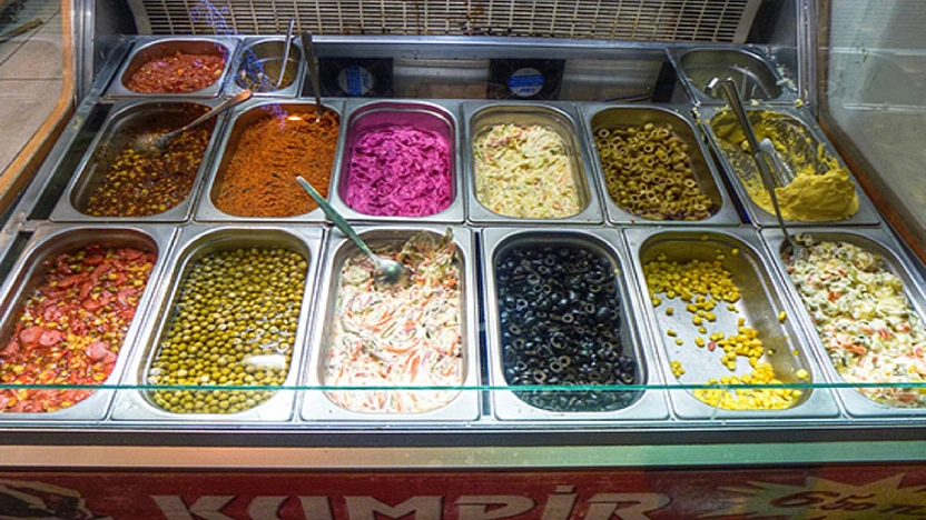 İstanbul'da midye ve kumpir faciası: İki çocuk hayatını kaybetti, anne ve babanın durumu ağır