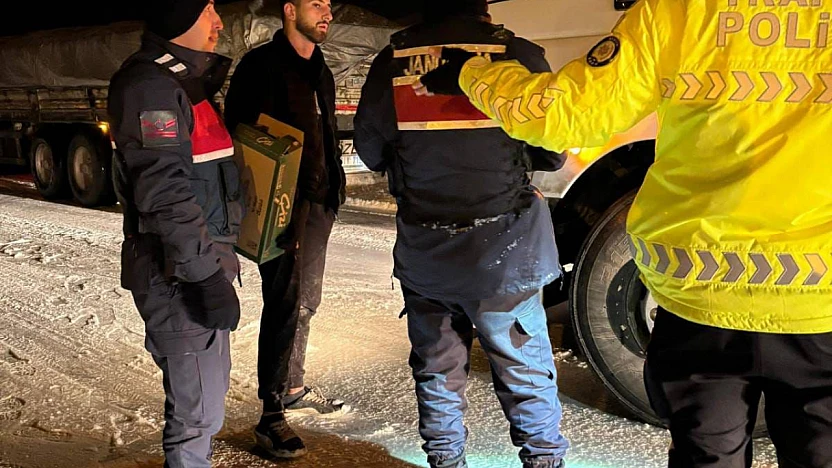 Kar Yağışı Hayatı Durdurdu, Jandarma Umut Oldu