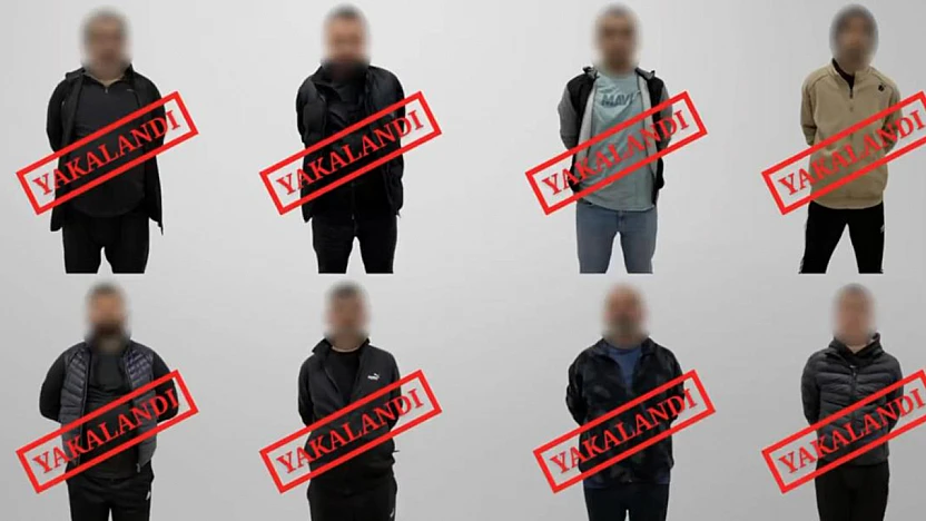 Kırmızı bültenle aranan 8 şüpheli Türkiye'ye getirildi