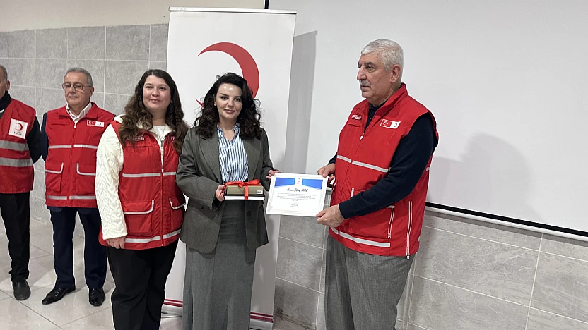 Kızılay, Eğitime Katkı Sunan Öğretmenleri Ödüllendirdi