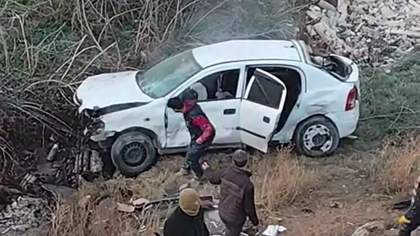 Kontrolden çıkan otomobil dereye düştü: 1 ölü 2 yaralı