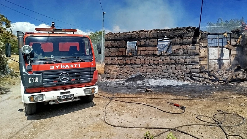 Malatya Arguvan'da Metruk Evde Yangın: Maddi Hasar Oluştu