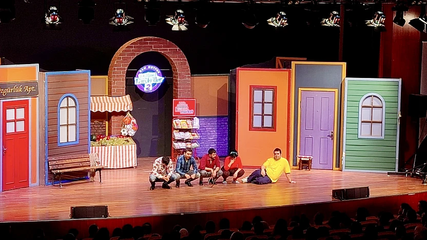 Malatya'da Kahkaha Gecesi: 'Çok Güzel Hareketler 2' Sahnedeydi