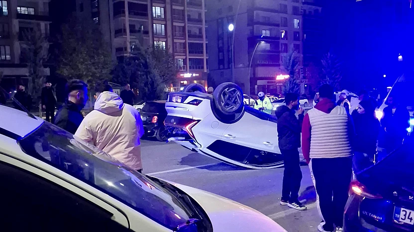 Malatya'da Zincirleme Maddi Hasarlı Kaza: Sürücü Burnu Bile Kanamadı