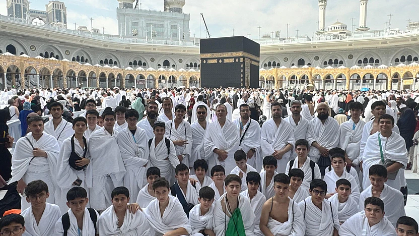 Malatyalı Hafızlara Umre'de Unutulmaz Belge Töreni