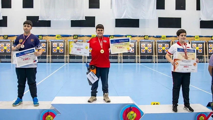 Malatyalı Utkan Demirci, Türkiye Salon Okçuluk Şampiyonu Oldu