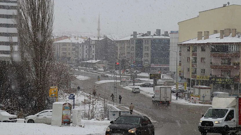 Meteoroloji'den kuvvetli sağanak ve kar uyarısı