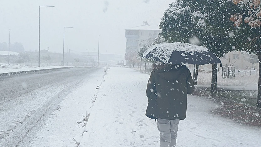 Meteoroloji'den yurdun kuzeydoğusu için kuvvetli kar ve sağanak uyarısı