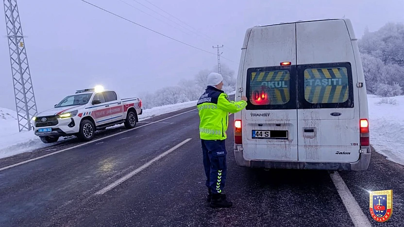 Öğrencilerin Güvenliği İçin Servis Araçları Kontrol Edildi