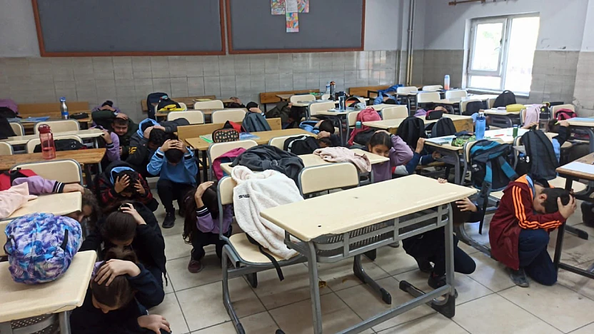 Okullarda Eş Zamanlı Tahliye Tatbikatları Gerçekleştirildi