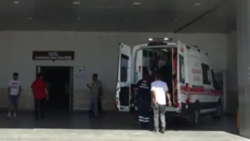 Otomobil Aydınlatma Direğine çarptı: 1 Yaralı