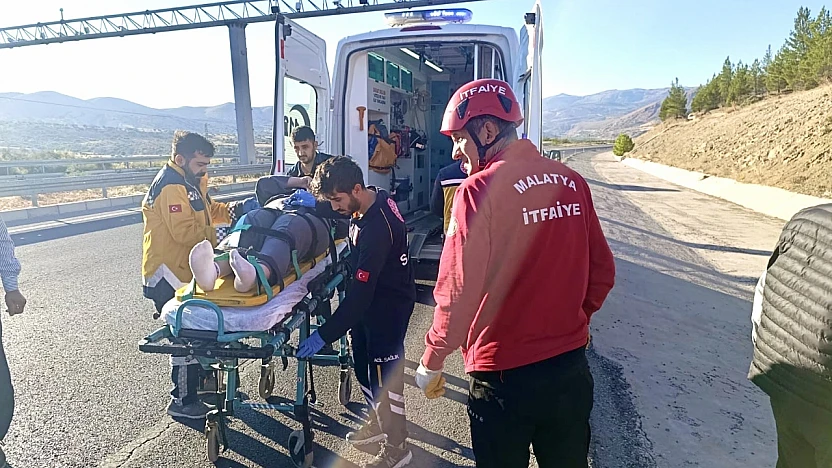 Taşbaşı Mahallesi'nde Otomobil Devrildi: 3 Kişi Hastaneye Kaldırıldı