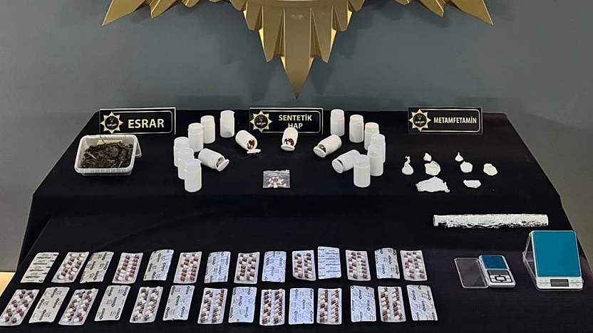 Uyuşturucu Operasyonunda Binlerce Sentetik Hap ve Metamfetamin Ele Geçti