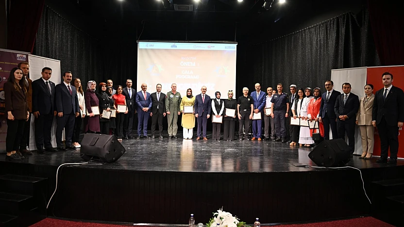 Vali Yavuz, Önem Projesi Gala Programına Katıldı