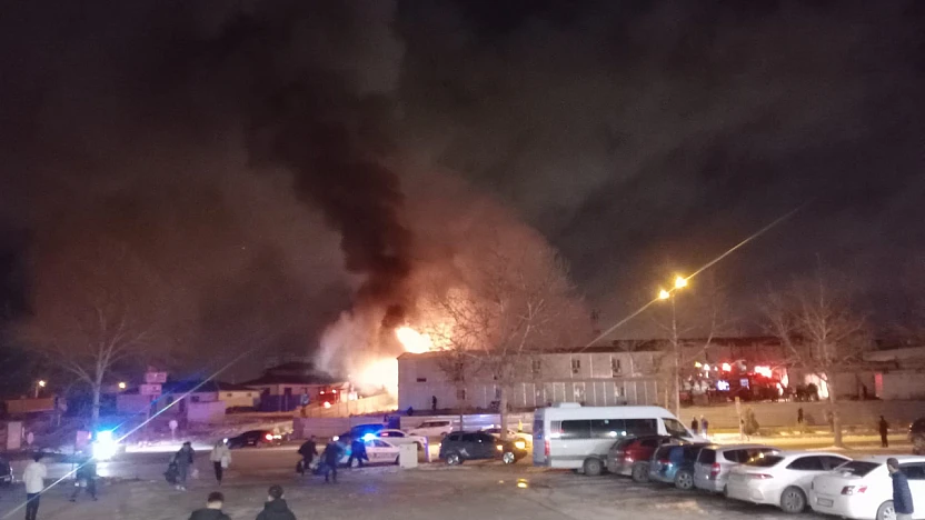 Yakınca Mahallesi'nde Korkutan Yangın: Konteynerler Alevlere Teslim Oldu