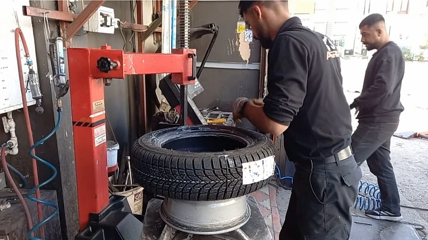 Yeni Düzenleme: Kış Lastiği Takmayan Ticari Araçlar Yola Devam Edemeyecek