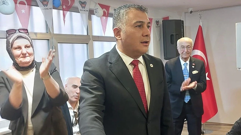 Yerli ve Milli Parti Kurultayında Coşku: 'Arkamızda Millet Var'