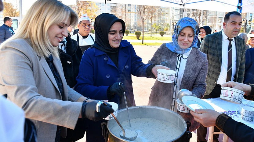 Yeşilyurt'ta Yerli Üretime Lezzetli Vurgu: Vatandaşlara Malatya Tarhanası İkram Edildi