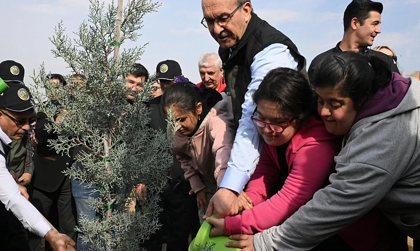 '11 Kasım Milli Ağaçlandırma Günü'nde 2 bin 200 Fidan Toprakla Buluştu
